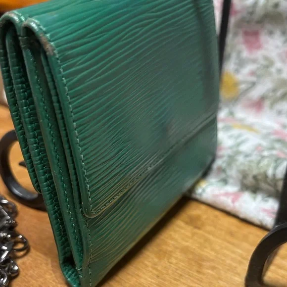 Authentic Louis Vuitton wallet Green EPI    Includes chain -with COA 
Like new - Picture 14 of 16
